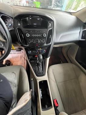 White Gold 2018 Ford Focus SE