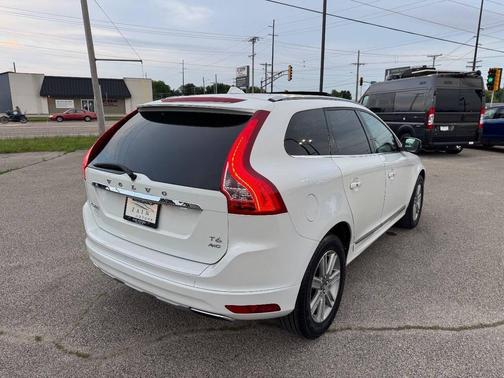 Ice White 2016 Volvo XC60 T6 Drive-E Platinum