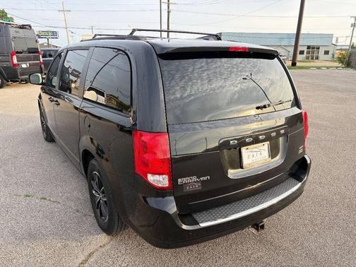 Black Onyx Crystal Pearlcoat 2019 Dodge Grand Caravan GT