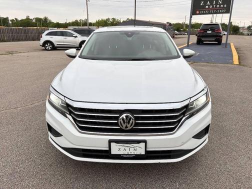 Pure White 2021 Volkswagen Passat 2.0T SE