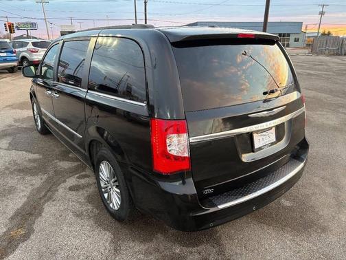 2014 Chrysler Town & Country Touring-L