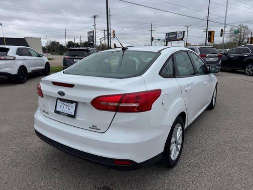Oxford White 2016 Ford Focus SE