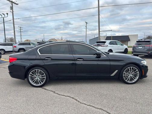 Black Sapphire Metallic 2017 BMW 530 i xDrive