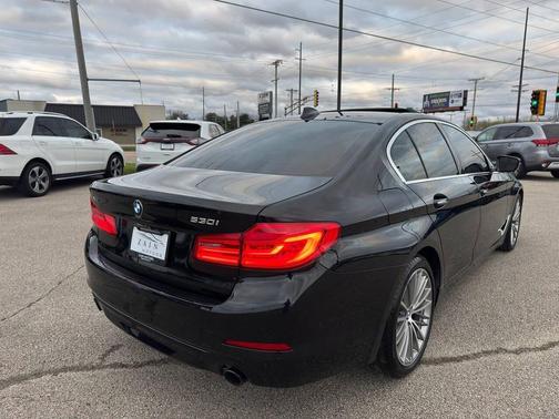 Black Sapphire Metallic 2017 BMW 530 i xDrive