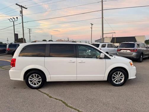 White Knuckle Clearcoat 2019 Dodge Grand Caravan SXT