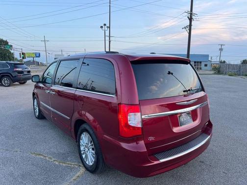 2011 Chrysler Town & Country Limited