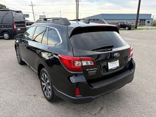 Crystal Black Silica 2017 Subaru Outback 2.5i Limited