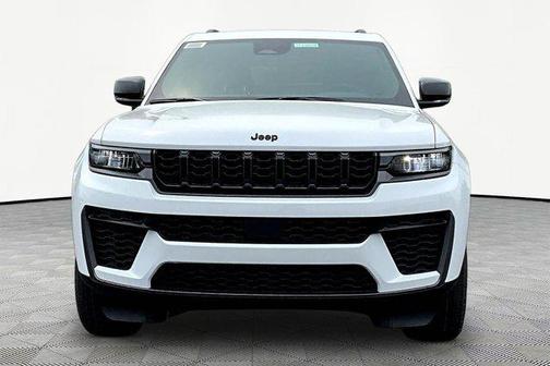 Bright White Clearcoat 2026 Jeep Grand Cherokee Altitude