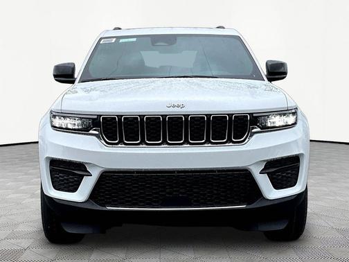 Bright White Clearcoat 2026 Jeep Grand Cherokee Altitude