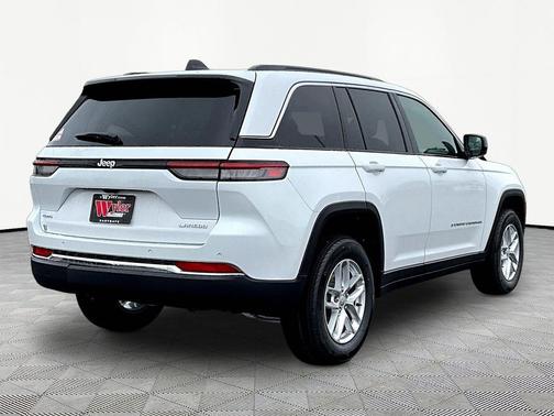 Bright White Clearcoat 2026 Jeep Grand Cherokee Altitude