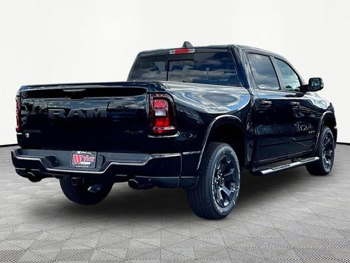 Diamond Black Crystal Pearlcoat 2026 RAM 1500 Big Horn/Lone Star