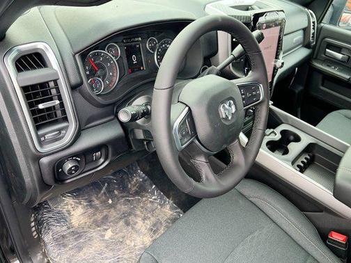 Diamond Black Crystal Pearlcoat 2026 RAM 3500 Big Horn Crew Cab 4x4 8' Box
