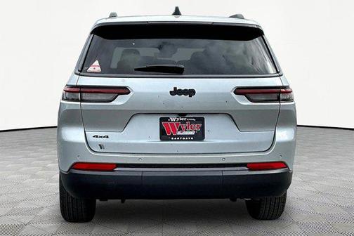 Silver Zynith 2026 Jeep Grand Cherokee L Altitude