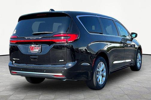 Diamond Black Crystal Pearlcoat 2027 Chrysler Pacifica L