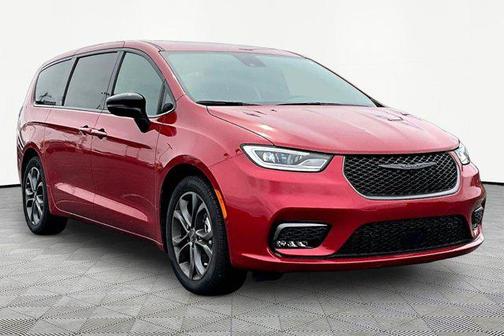 Red Hot Pearlcoat 2026 Chrysler Pacifica L