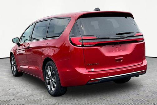 Red Hot Pearlcoat 2026 Chrysler Pacifica L