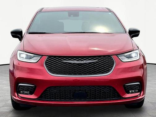 Red Hot Pearlcoat 2026 Chrysler Pacifica L