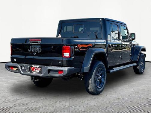 Black Clearcoat 2026 Jeep Gladiator 85th Anniversary Edition