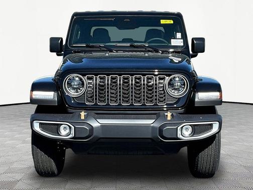 Black Clearcoat 2026 Jeep Gladiator 85th Anniversary Edition