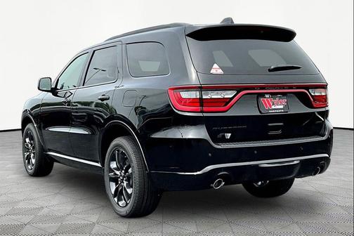 DB Black Crystal Clearcoat 2026 Dodge Durango GT