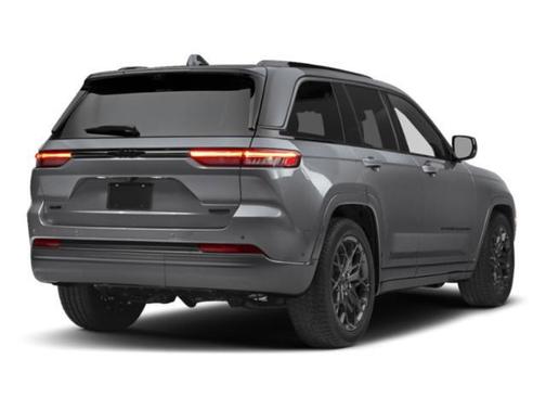 Diamond Black Crystal Pearlcoat 2026 Jeep Grand Cherokee Laredo