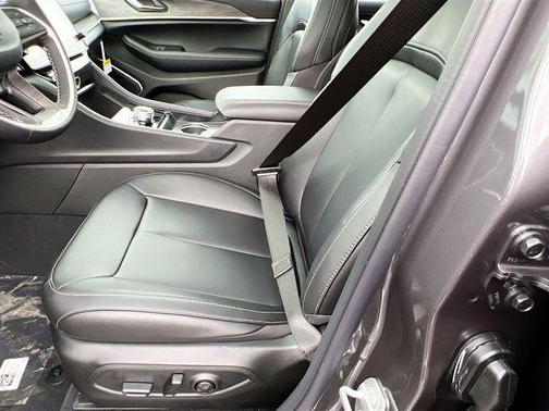 Baltic Gray Metallic Clearcoat 2026 Jeep Grand Cherokee L Limited