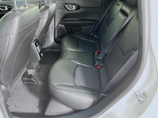 Bright White Clearcoat 2026 Jeep Compass Latitude