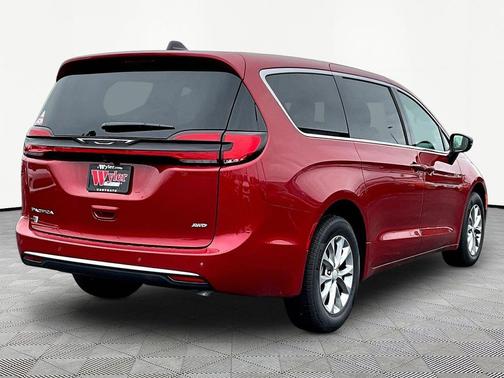 Red Hot Pearlcoat 2027 Chrysler Pacifica L