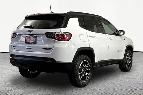 Bright White Clearcoat 2026 Jeep Compass Trailhawk