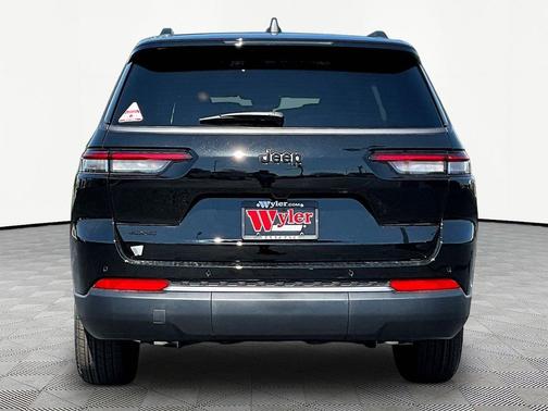 Diamond Black Crystal Pearlcoat 2026 Jeep Grand Cherokee L Altitude