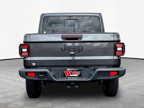Granite Crystal Metallic Clearcoat 2026 Jeep Gladiator Sport S