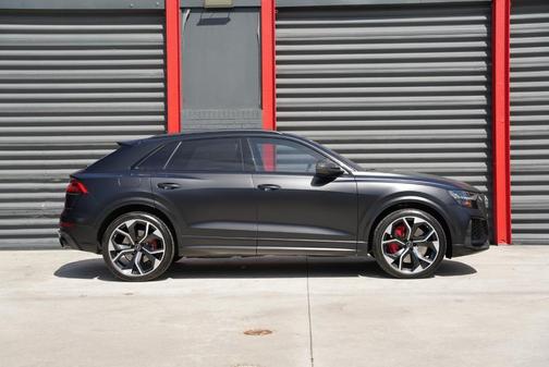 Orca Black Metallic 2021 Audi RS Q8 4.0T quattro