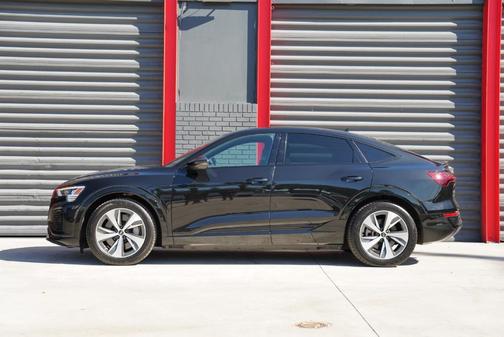 2024 Audi Q8 e-tron S line Premium