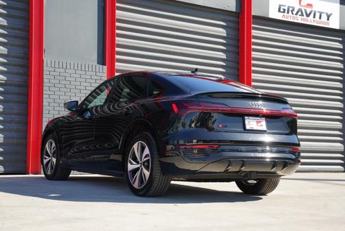 2024 Audi Q8 e-tron S line Premium