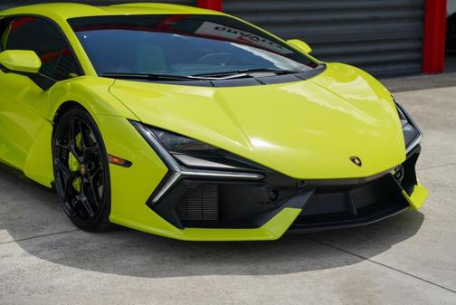 2025 Lamborghini Revuelto Base