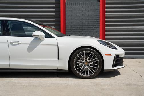 2024 Porsche Panamera 4