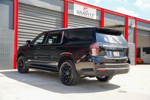 2023 Chevrolet Suburban LT
