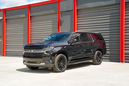 2023 Chevrolet Suburban LT
