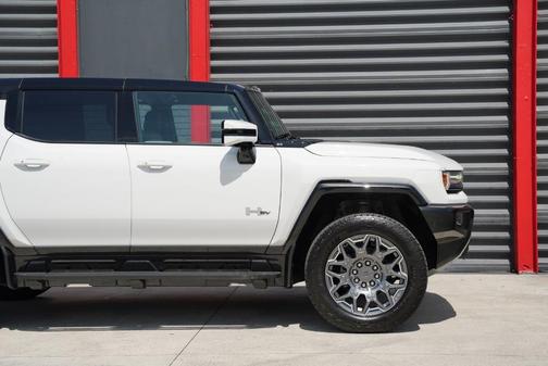 White 2025 GMC HUMMER EV SUV 3X