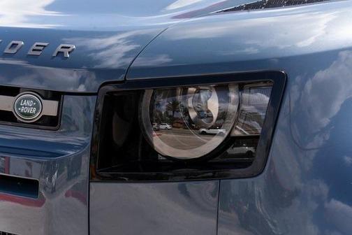 2022 Land Rover Defender 110 X-Dynamic SE