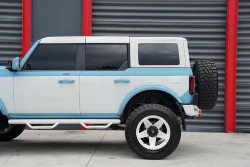 Carbonized Gray Metallic 2023 Ford Bronco