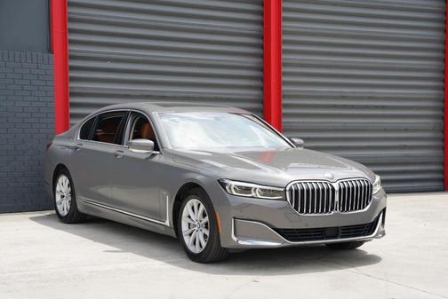 Bernina Gray Amber Effect Metallic 2022 BMW 740 i xDrive