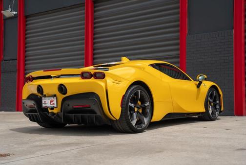 2023 Ferrari SF90 Stradale Base
