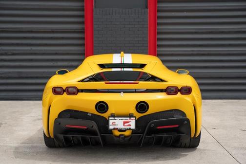 2023 Ferrari SF90 Stradale Base