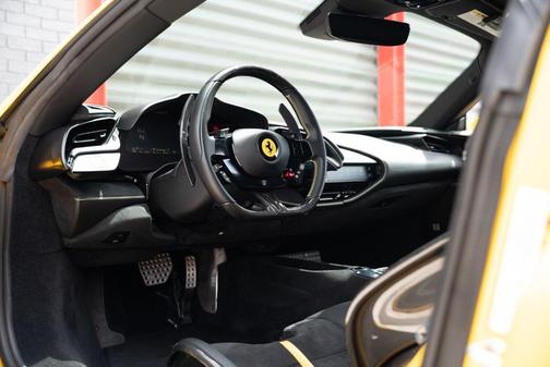 2023 Ferrari SF90 Stradale Base