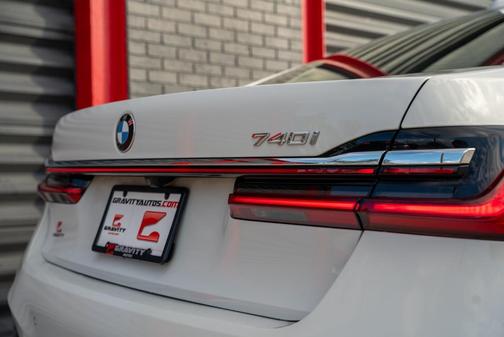 2021 BMW 740 i