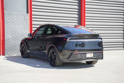 2026 Tesla Model Y PREMIUM