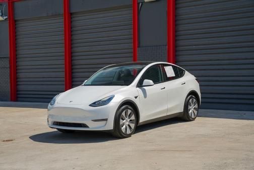 White 2023 Tesla Model Y Long Range