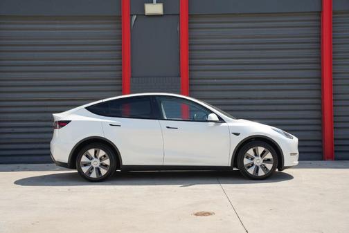 White 2023 Tesla Model Y Long Range
