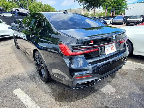2021 BMW 740 i